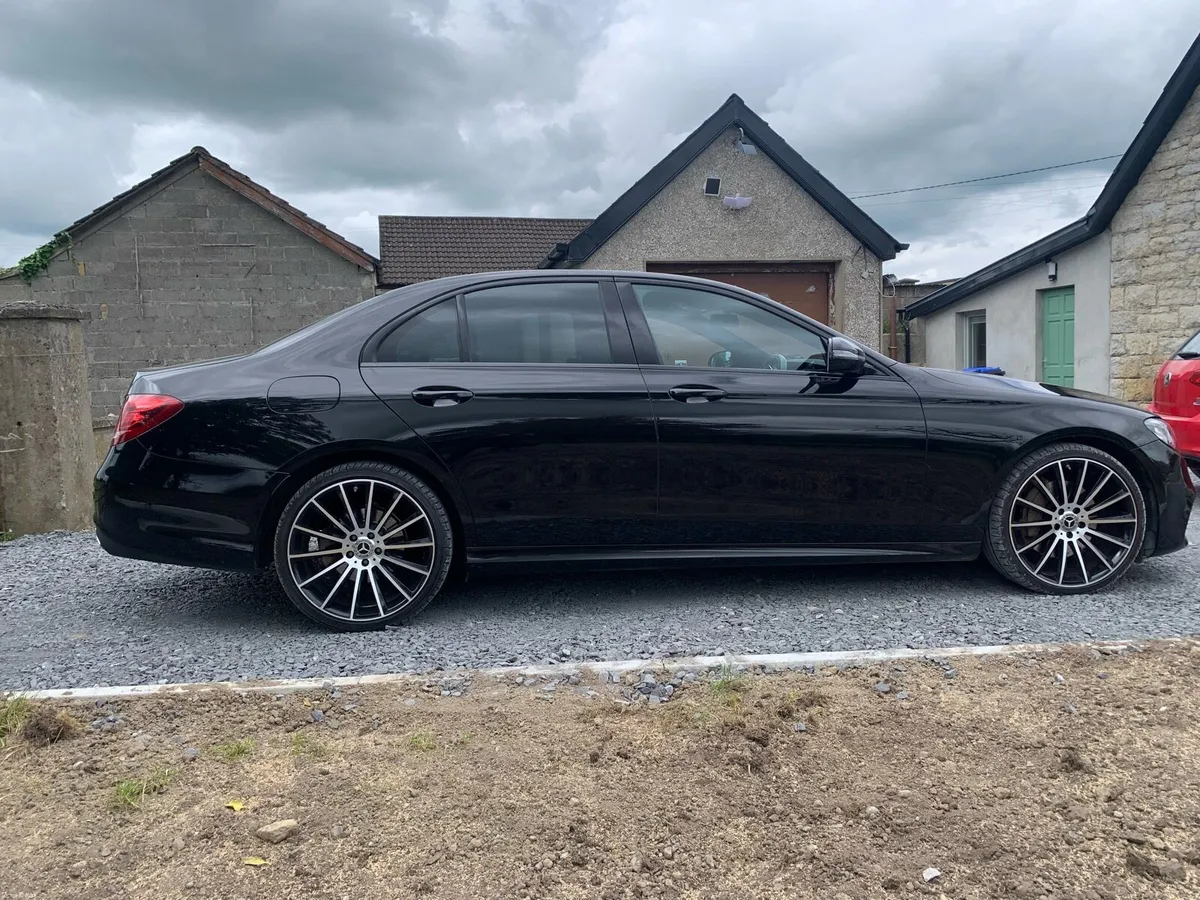 Mercedes Benz E220 AMG Line - Image 3