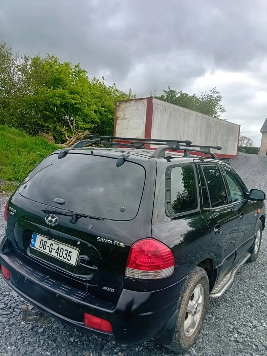 Hyundai Santa Fe SUV Diesel Jeep - Image 4