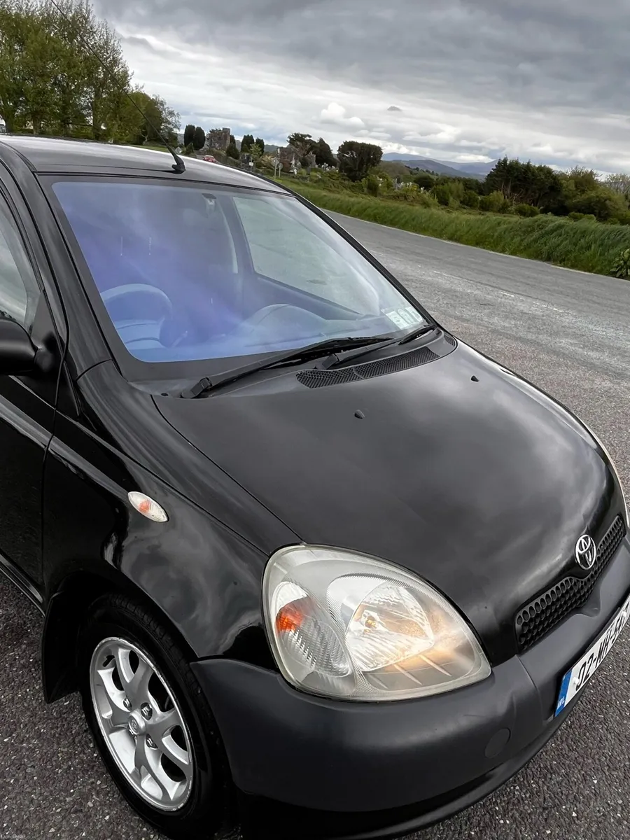 Toyota Yaris 2002 - Image 2