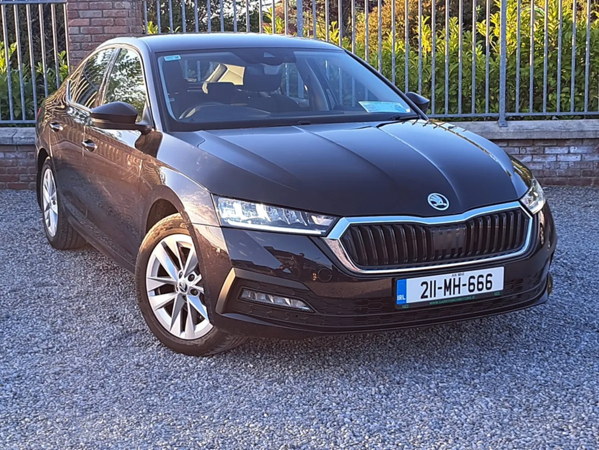 Skoda Octavia Hatchback Ambiton model 2.0 Diesel - Image 1