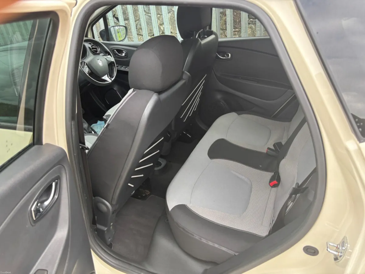Renault Captur 1.2 TCE Petrol Automatic 2018 - Image 5