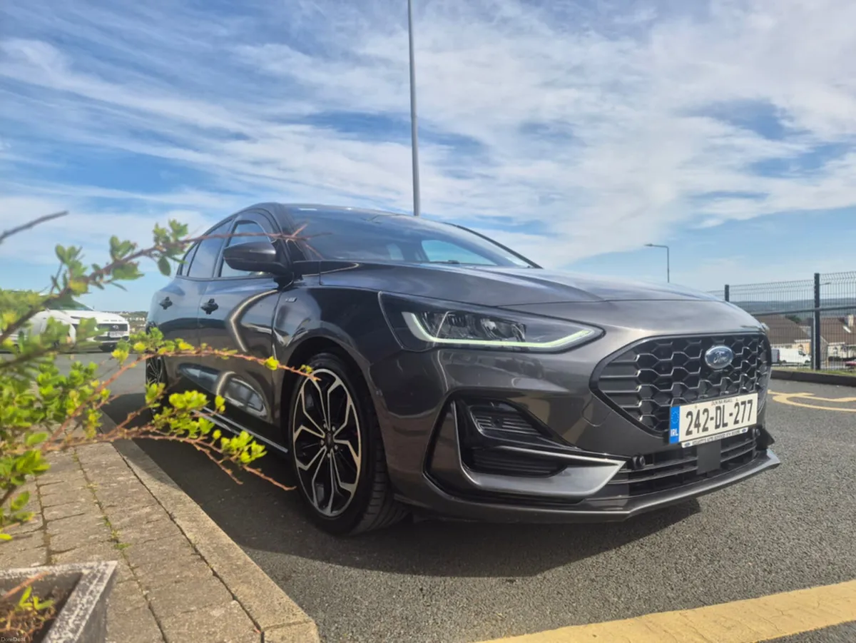 Ford Focus ST-LINE X 5DR 1.0T 125PS - Image 2