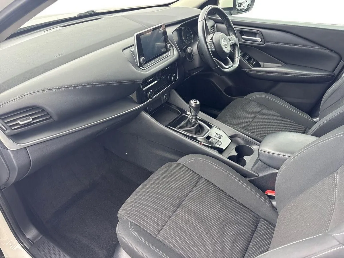 Nissan Qashqai 1.3 PET MILD HYBRID SV - Image 4