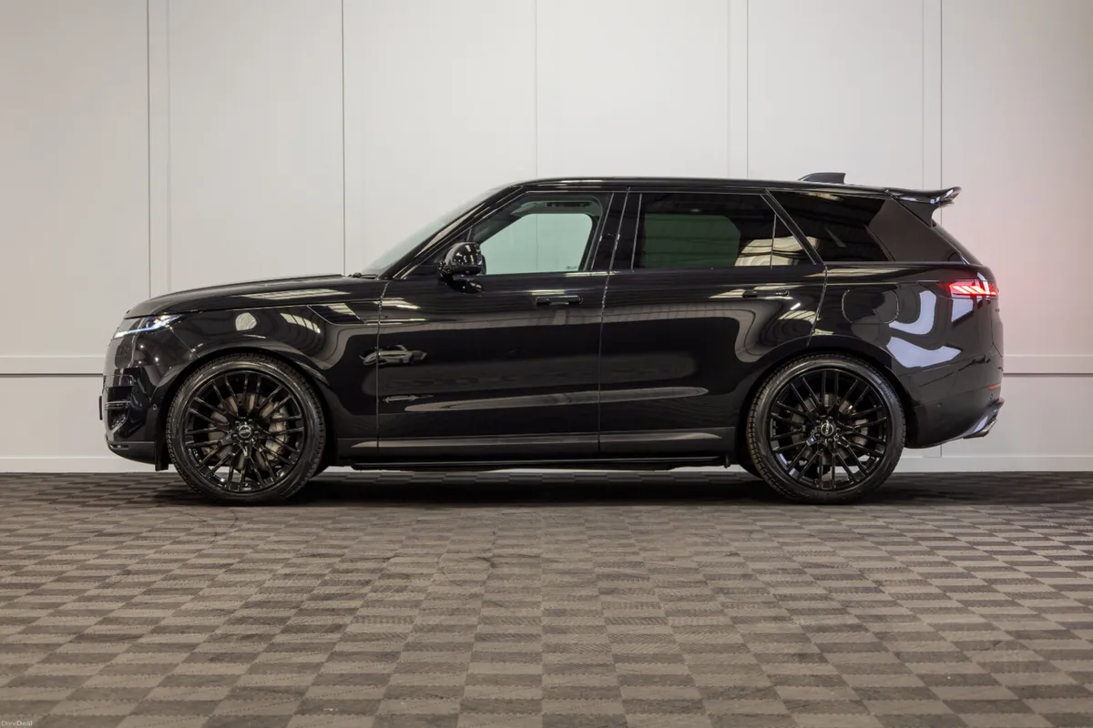 2023 Range Rover Sport P440e SE - Image 3