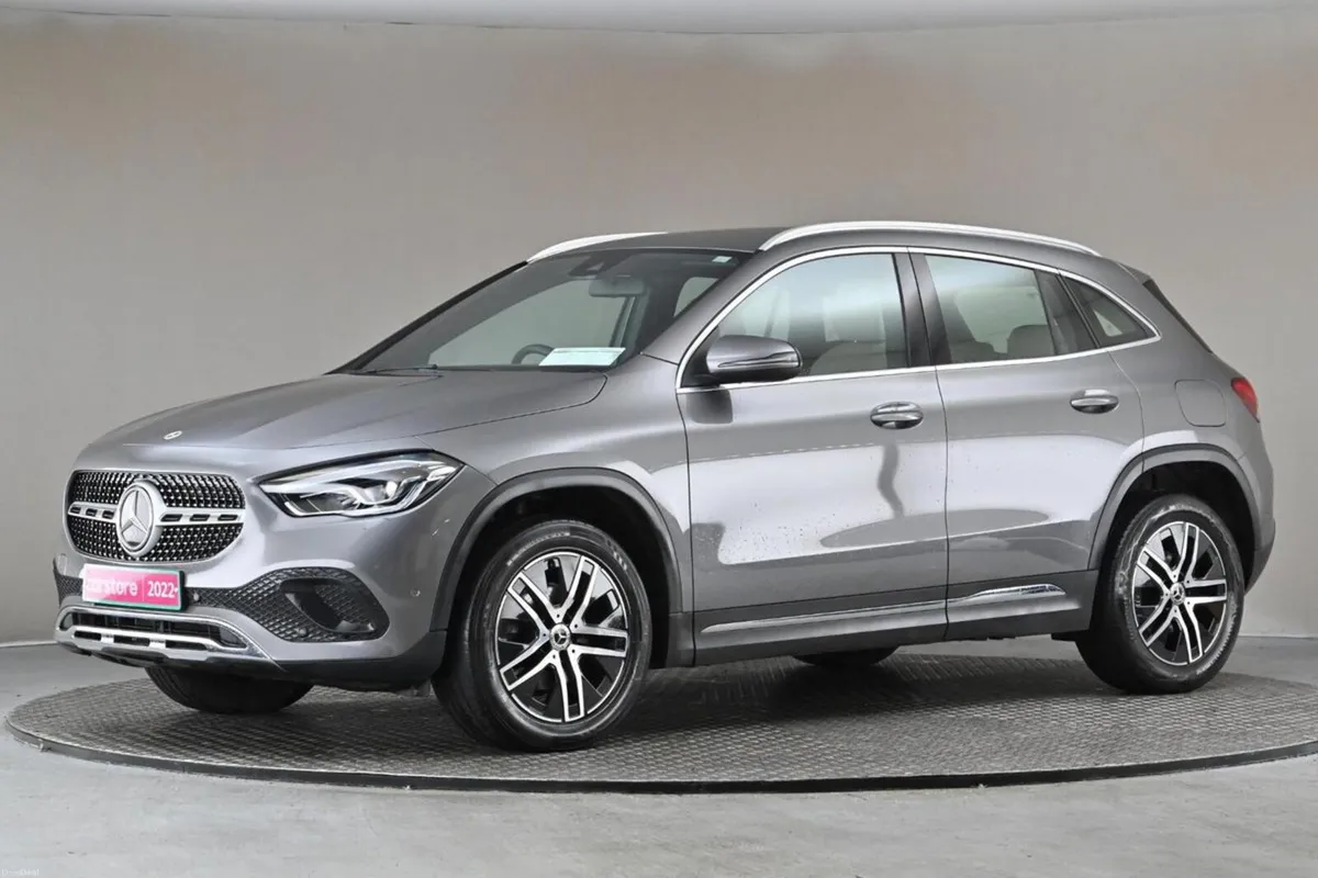 Mercedes-Benz GLA 200D PROGRESSIVE **BEIGE LEATHER - Image 4