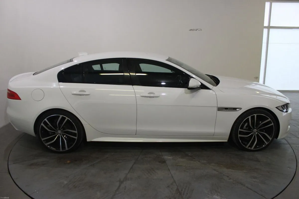 Jaguar XE 2.0 D R-Sport Manual 180PS - TENDER 18 - - Image 3
