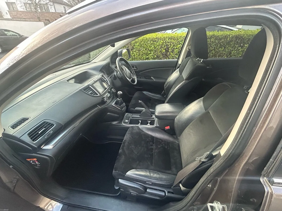 2016 CRV - Image 3