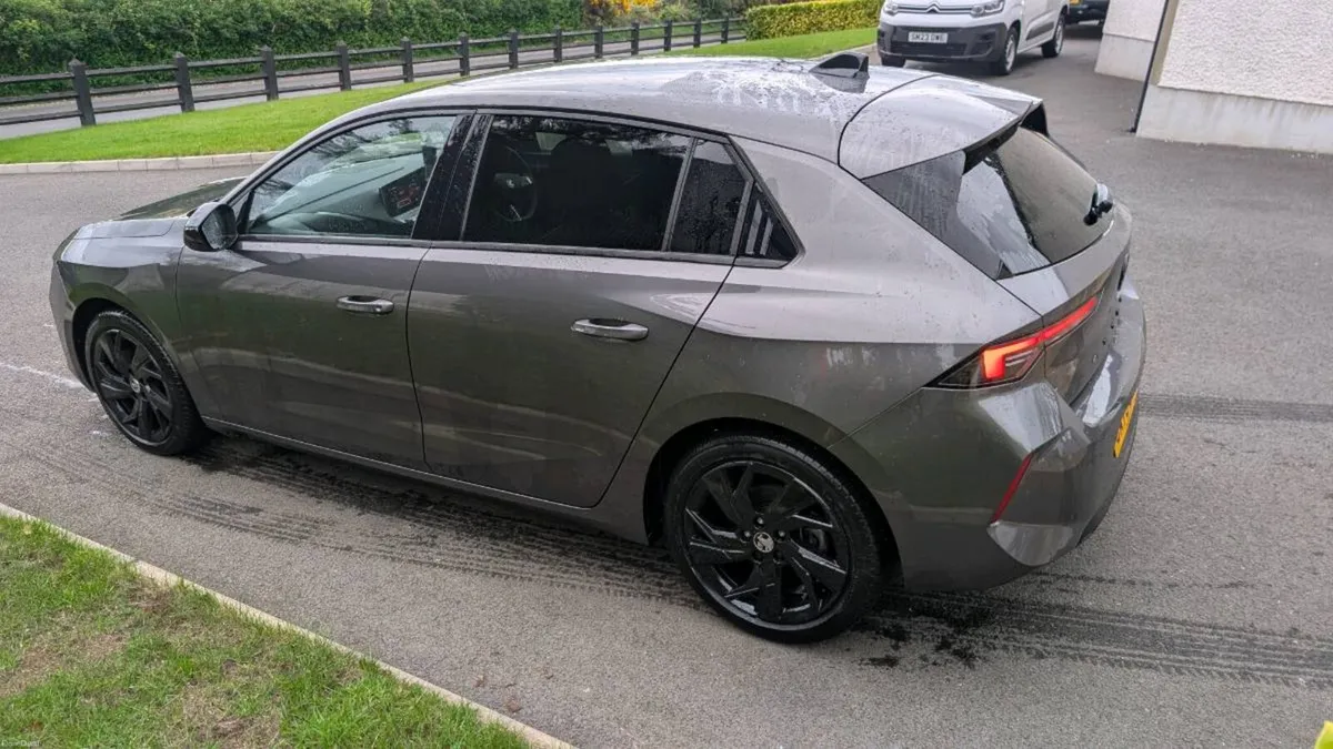 2023 vauxhall Astra gs 1.2 turbo petrol - Image 4