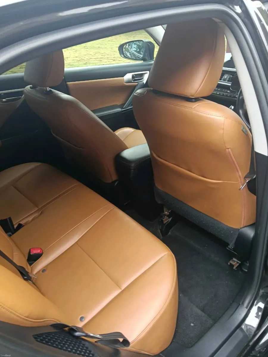 131 Hybrid Lexus - Image 3