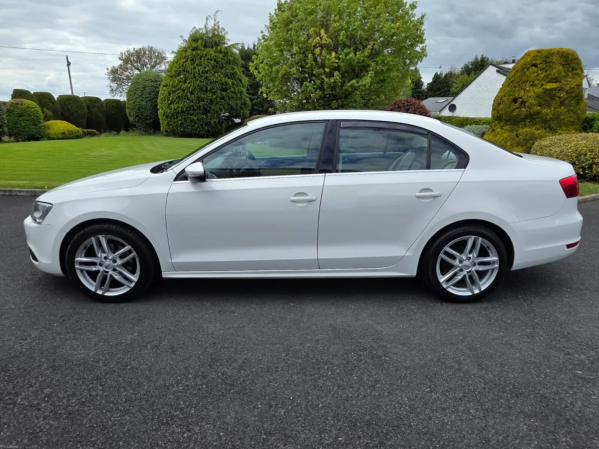 VOLKSWAGON JETTA 1.6TDI..HIGHLINE, AUTOMATIC - Image 3