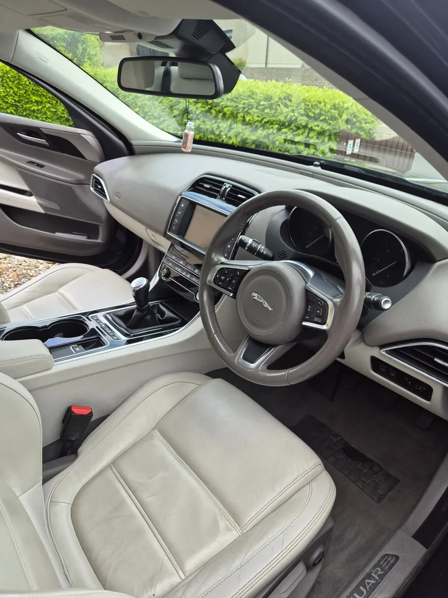 Jaguar XE 2017 pretige line - Image 5