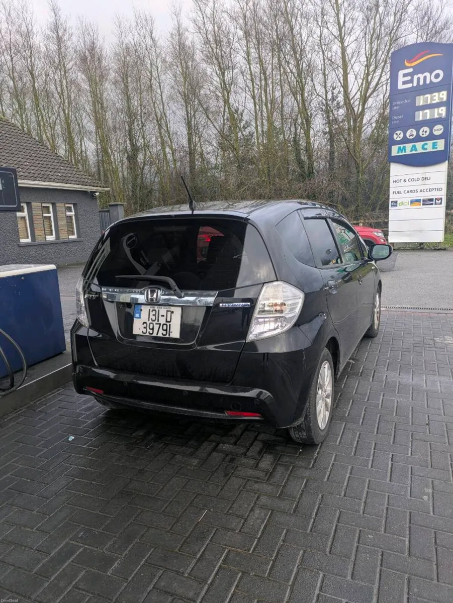 Honda  Fit Hybrid 2013 - Image 2