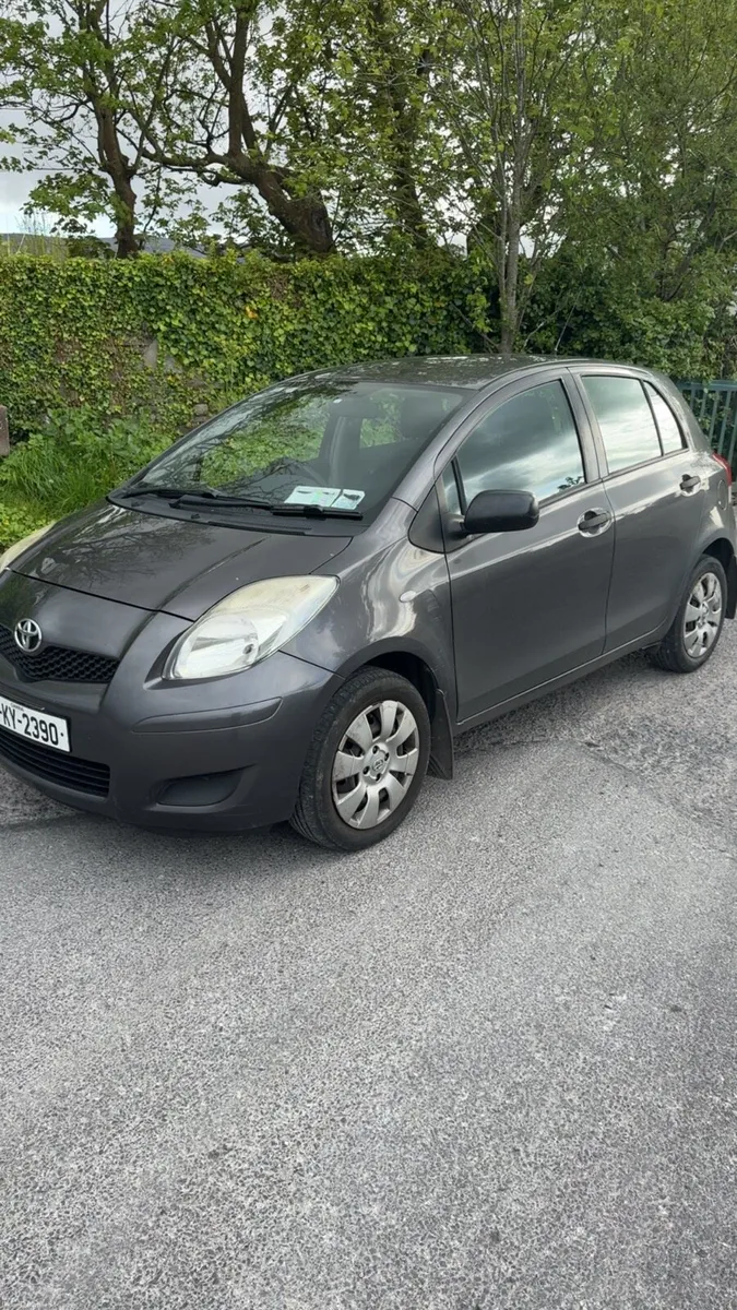 2010 Toyota Yaris - Image 3