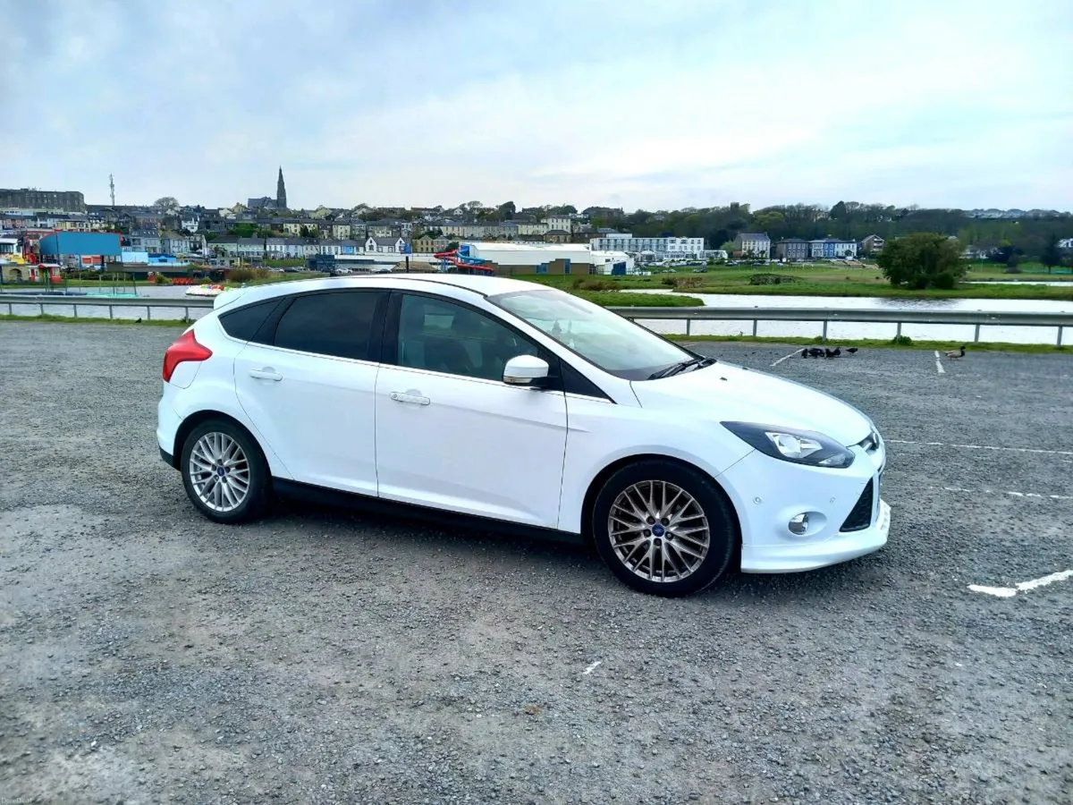 FORD FOCUS ECOBOOST ZETEC 1L Petrol - Image 1