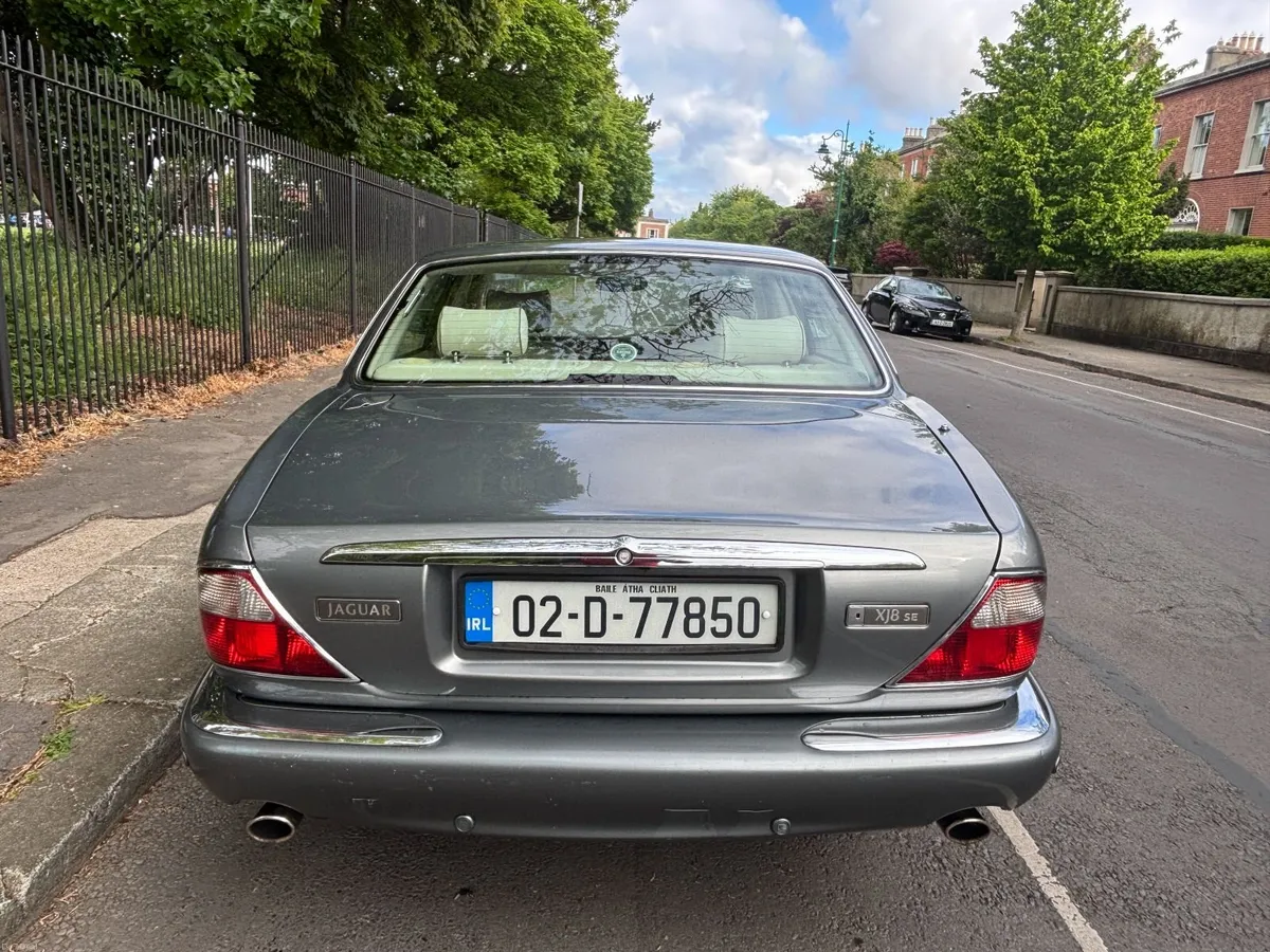 Jaguar XJ8 SE - Rare Car with large history - Image 6