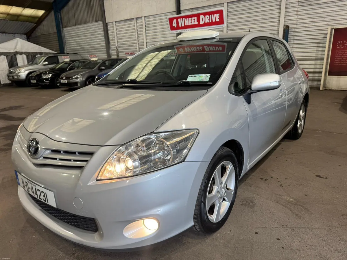 Toyota Auris 2011 - Image 2
