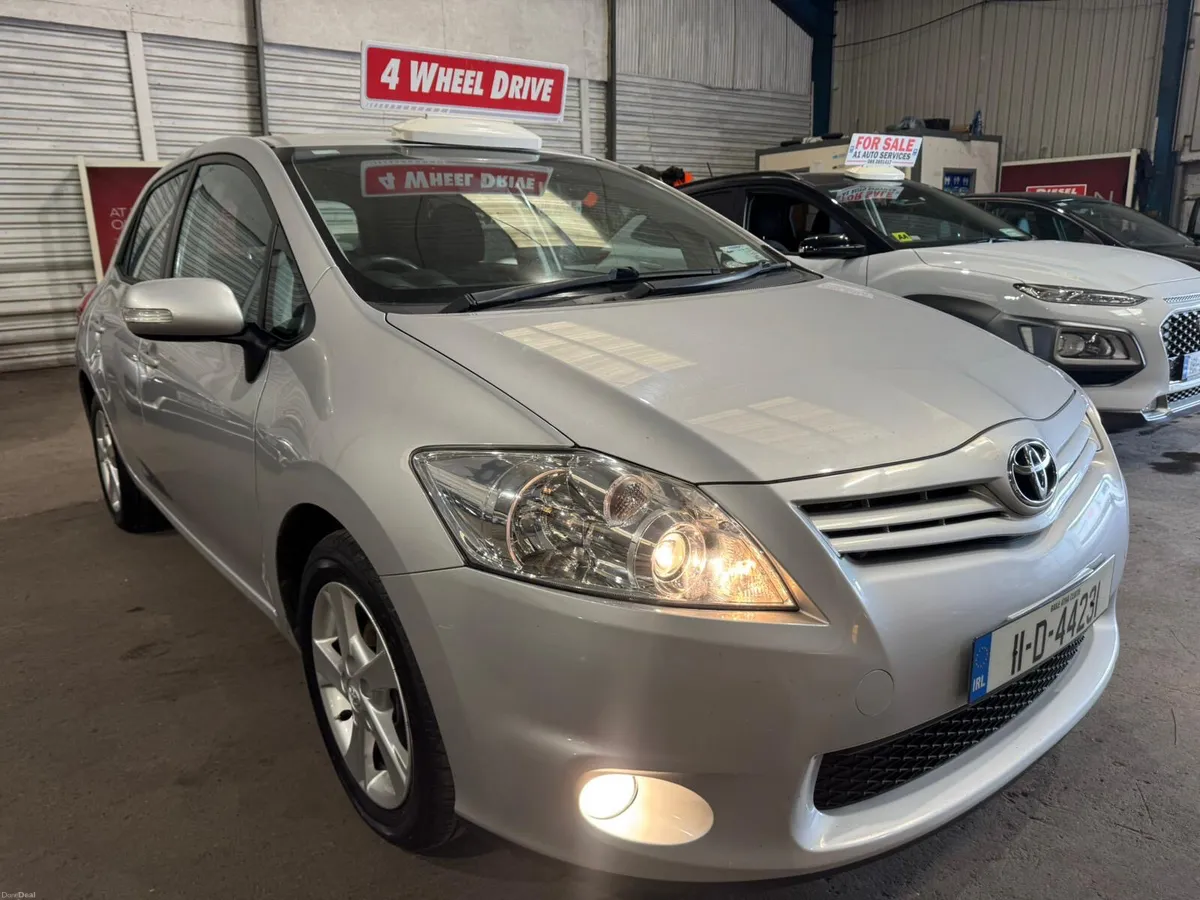 Toyota Auris 2011 - Image 1