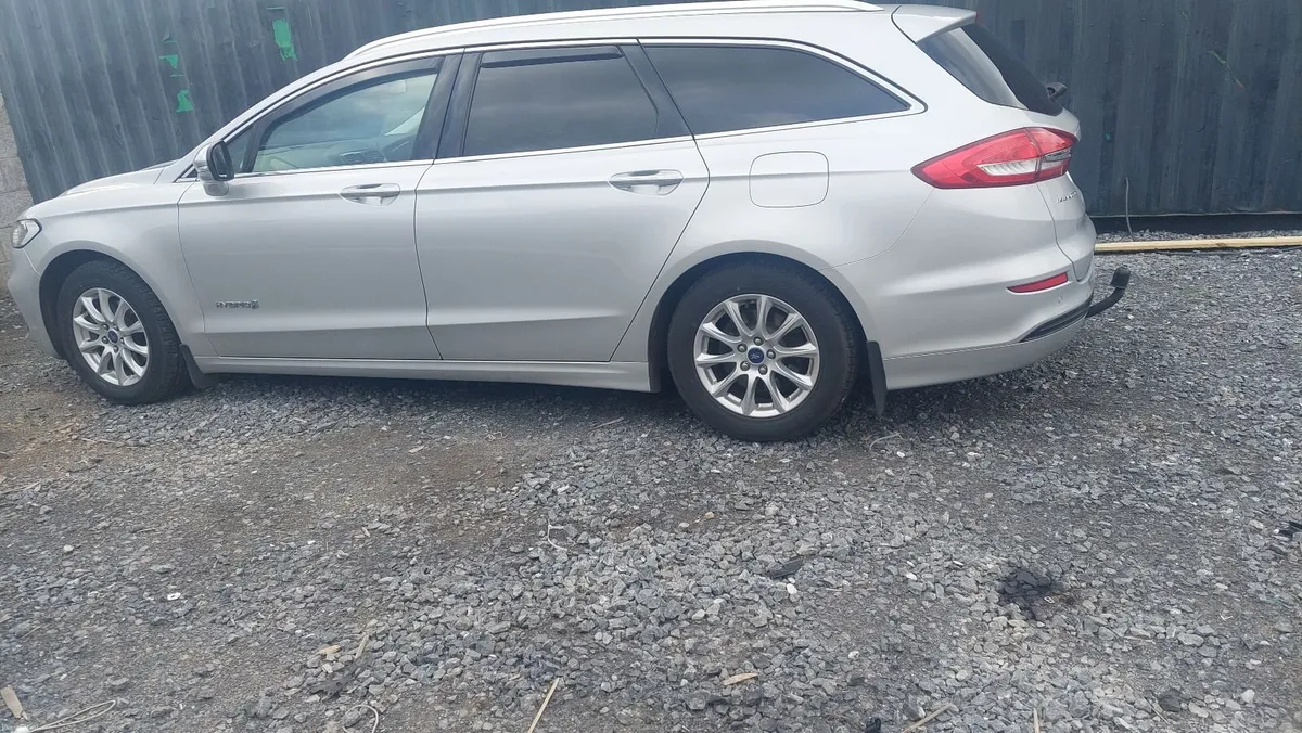 immaculate Ford Mondeo 2021 - Image 3