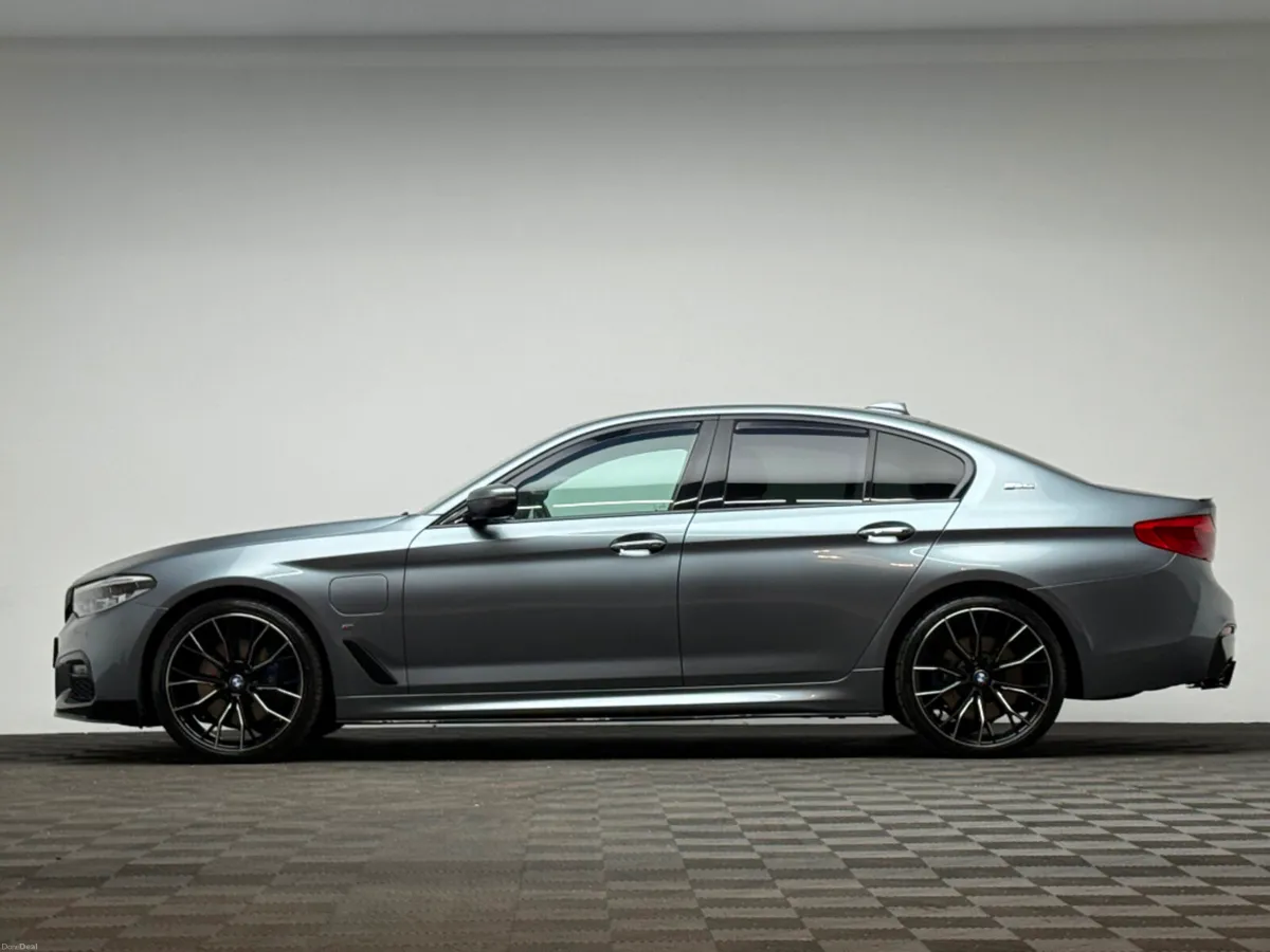 BMW 5-Series 530E M SPORT - Image 4