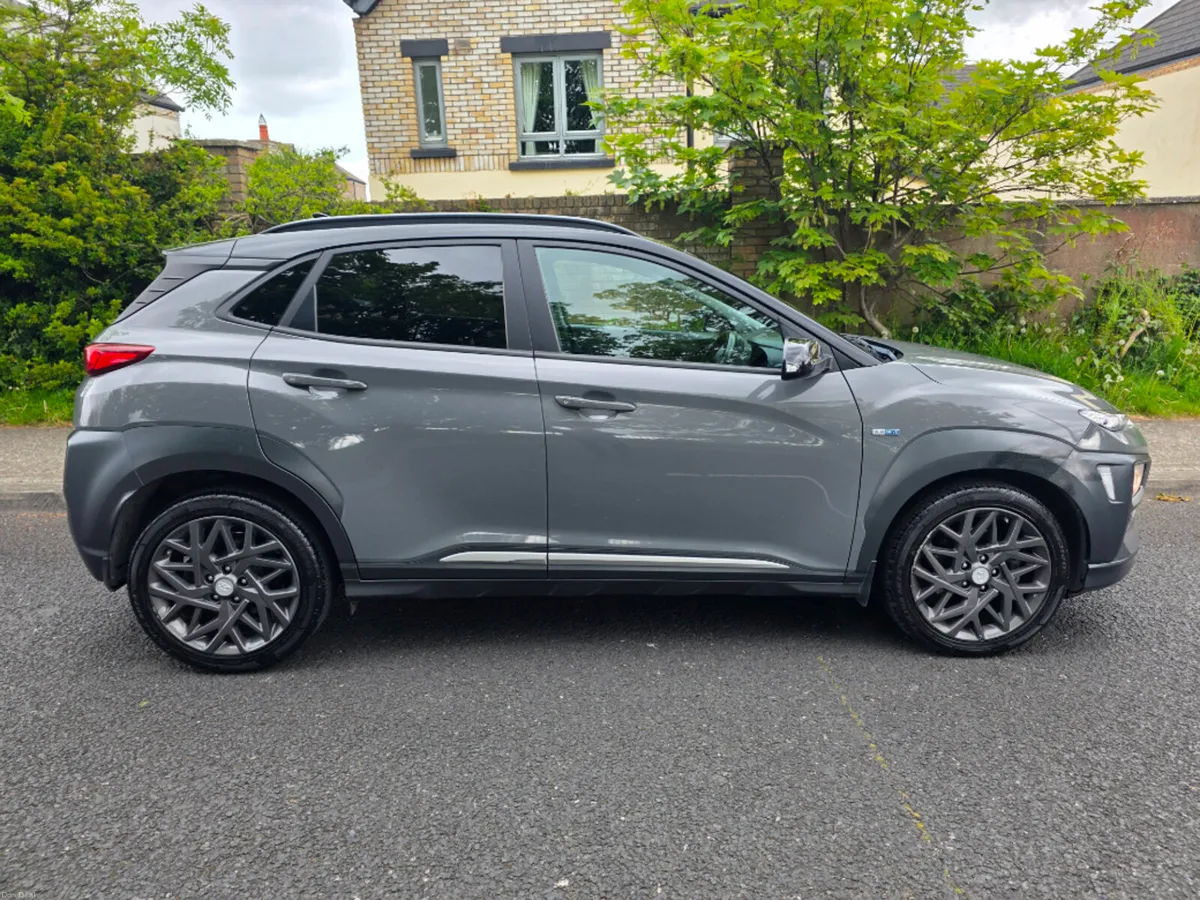 Hyundai KONA Kauai Executive Hybrid 2 Tone 5DR AU - Image 2