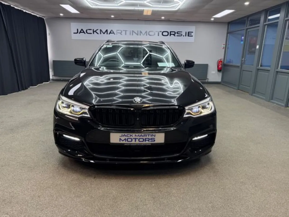 BMW 5-Series 523D Touring - Image 2