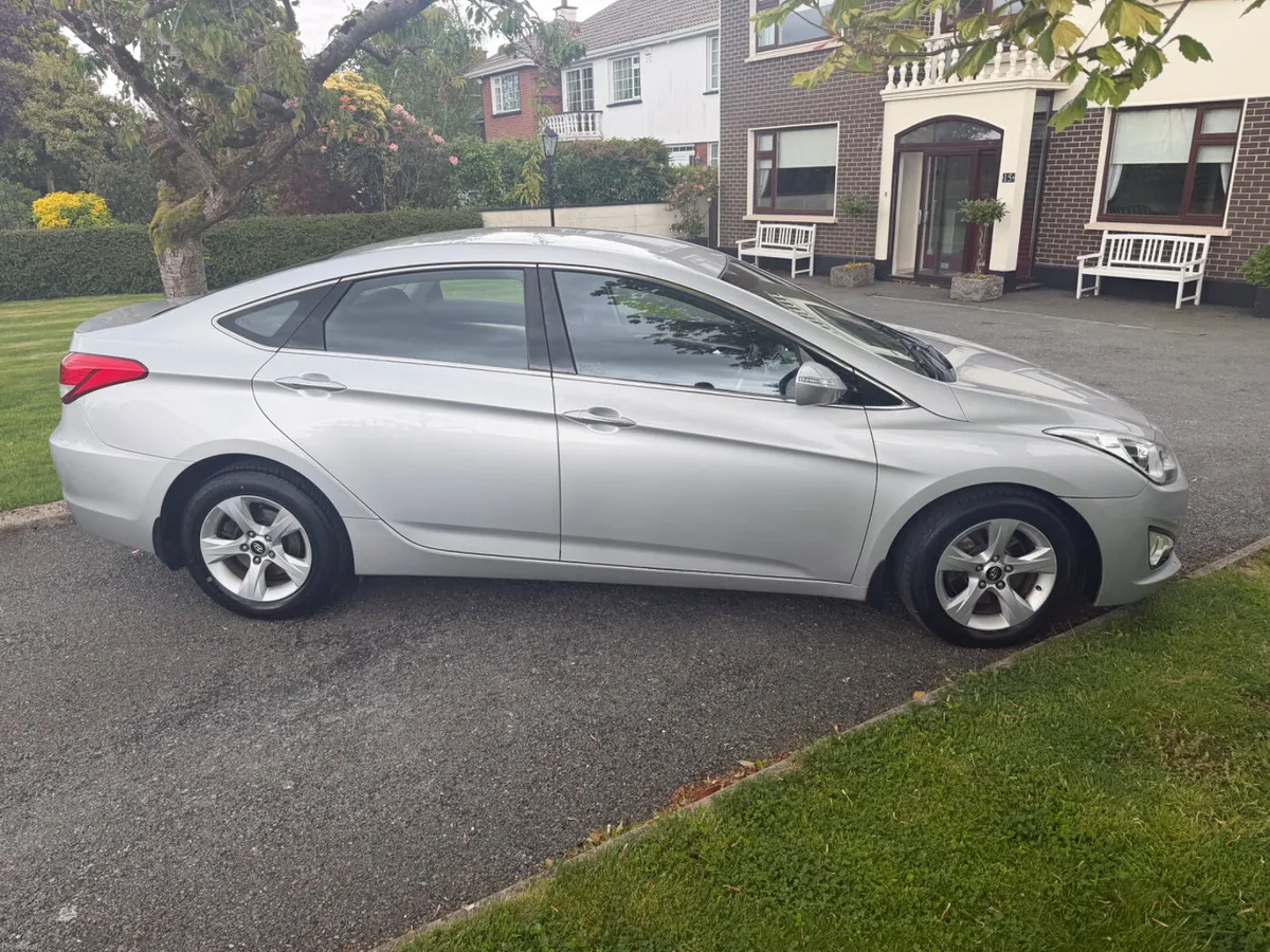 2012Hyundai i40 automatic diesel - Image 2