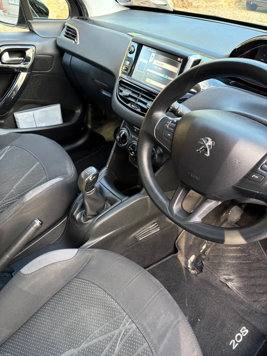 Peugeot 208 2014 - Image 3