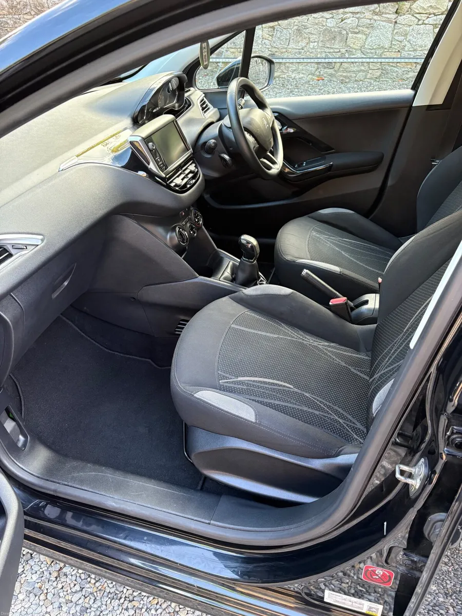 Peugeot 208 2014 - Image 6