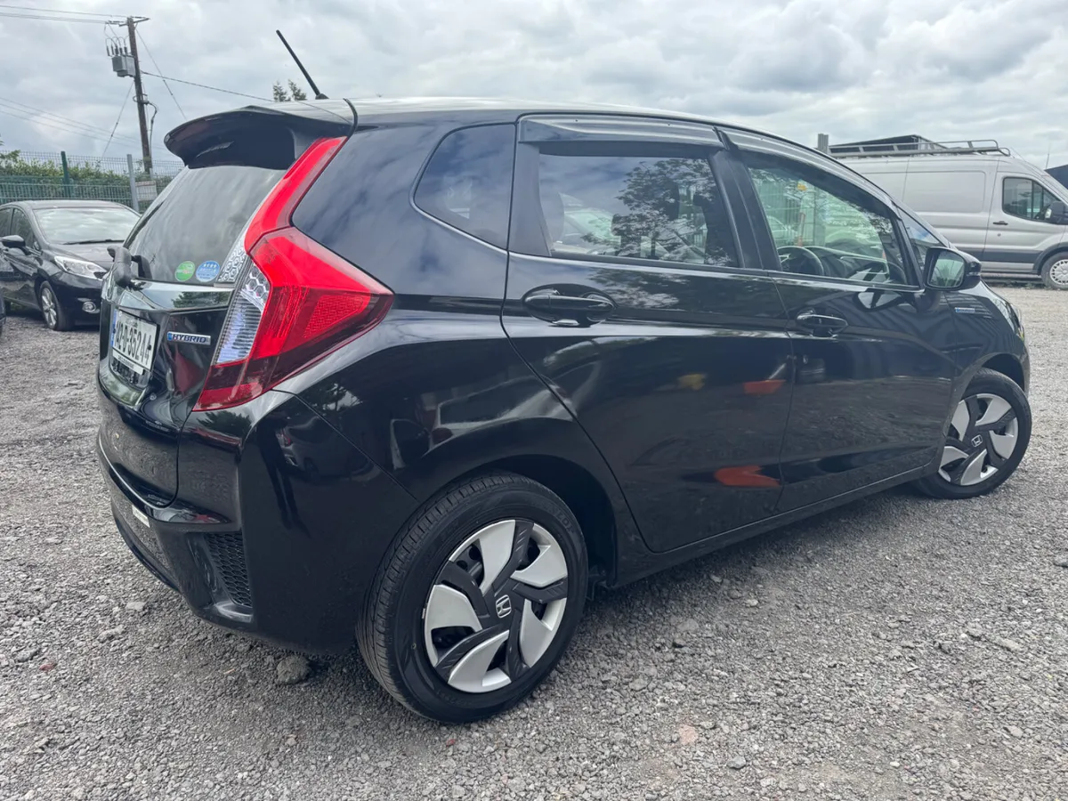 Honda Fit Hybrid Automatic - Image 3