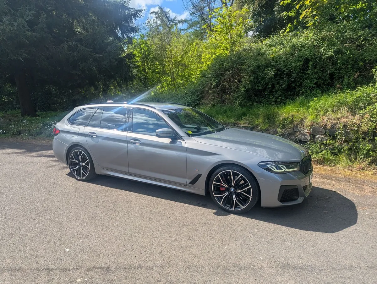 BMW 520 D X-drive M Sport MHT Touring - Image 1