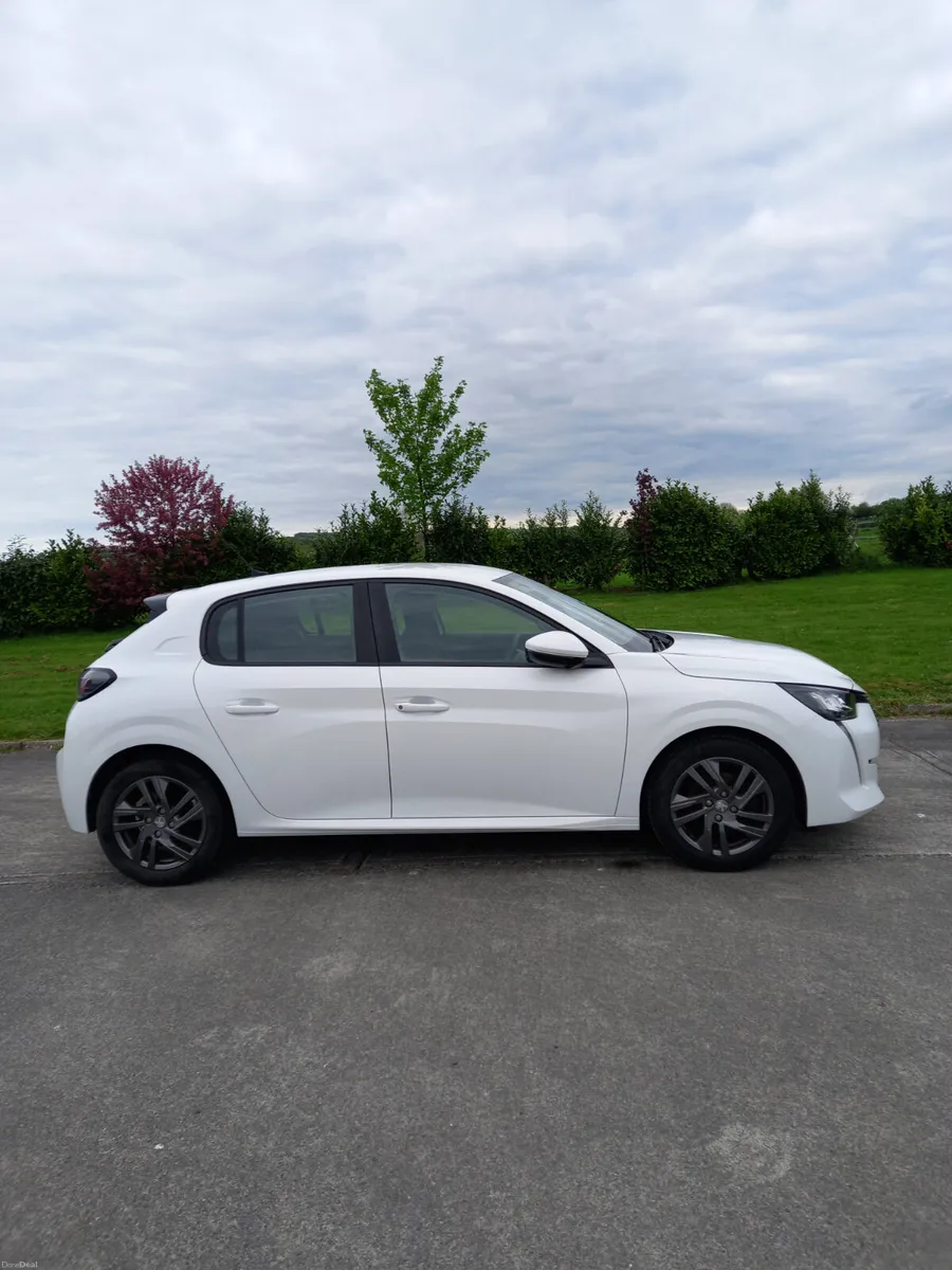 2022 Peugeot 208 1.5 Diesel - Image 2