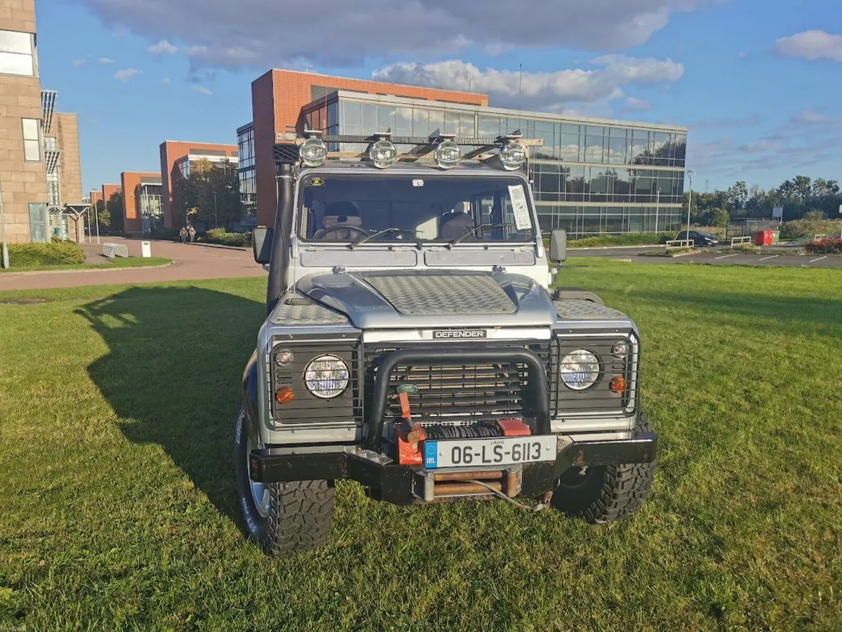 Land Rover Defender 2006 - Image 1