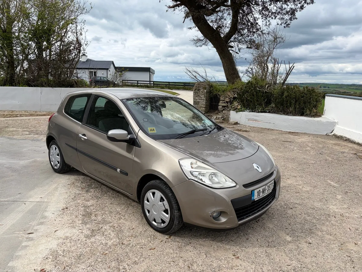 2010 Renault Clio Petrol - Image 1