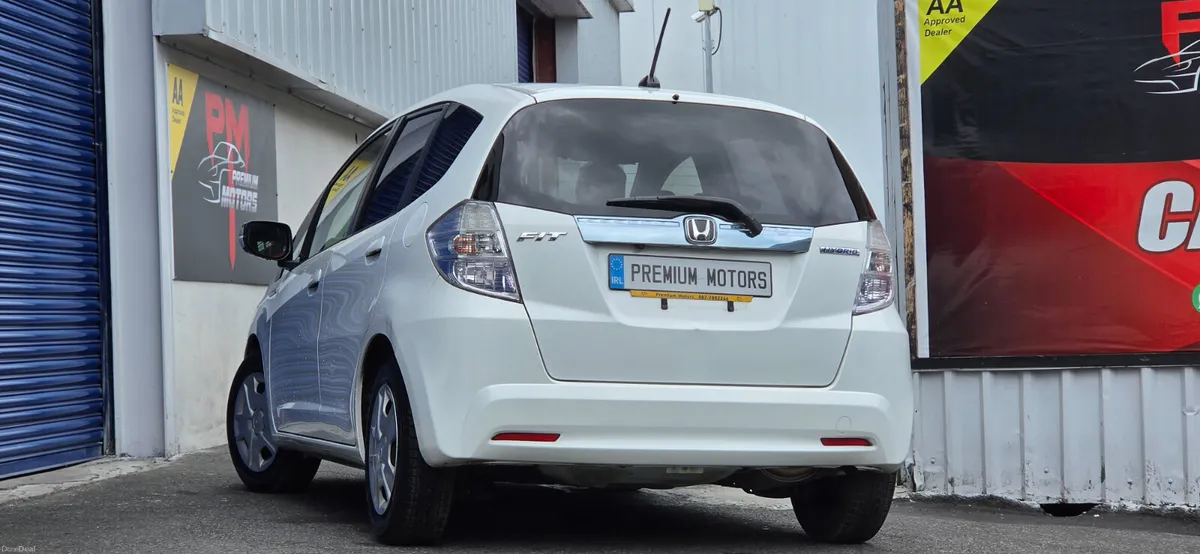 Honda Fit Hybrid Automatic - Image 4