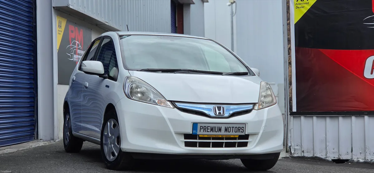 Honda Fit Hybrid Automatic - Image 2