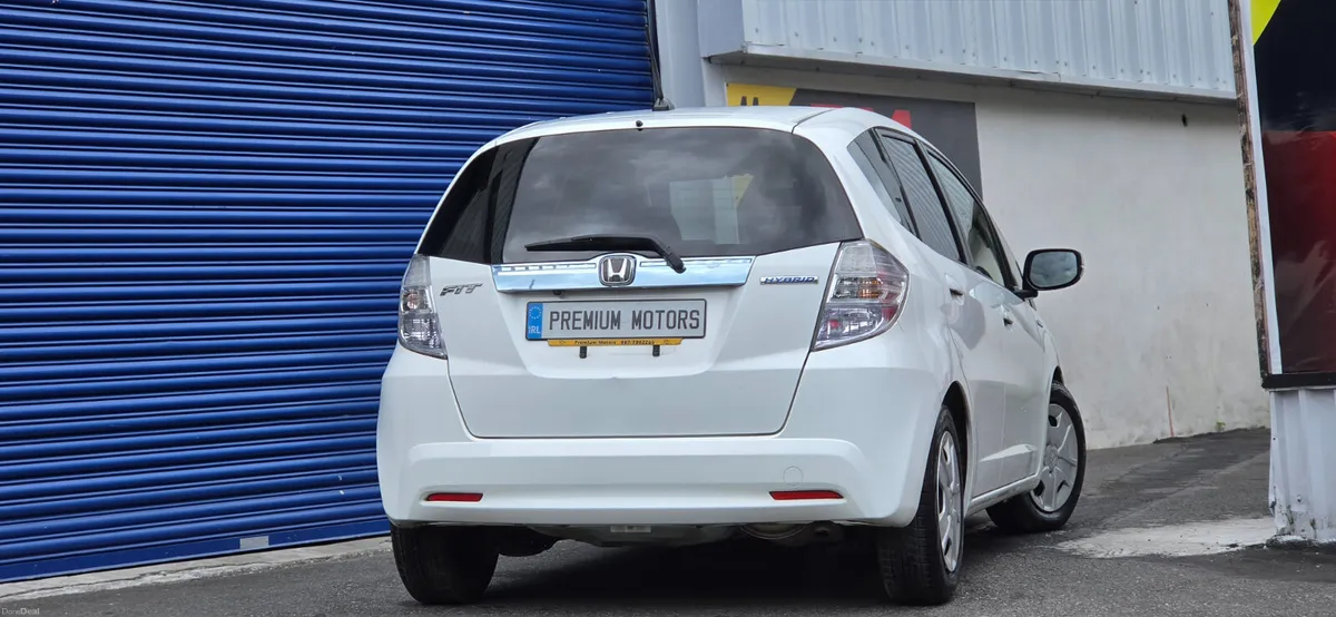 Honda Fit Hybrid Automatic - Image 3
