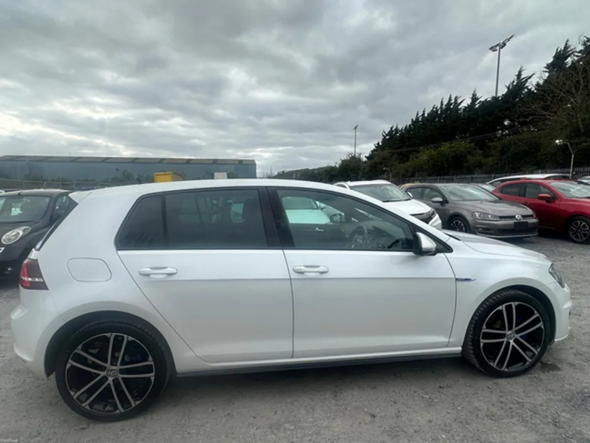 Volkswagen Golf GTE Automatic Petrol Plug-In-Hybri - Image 4