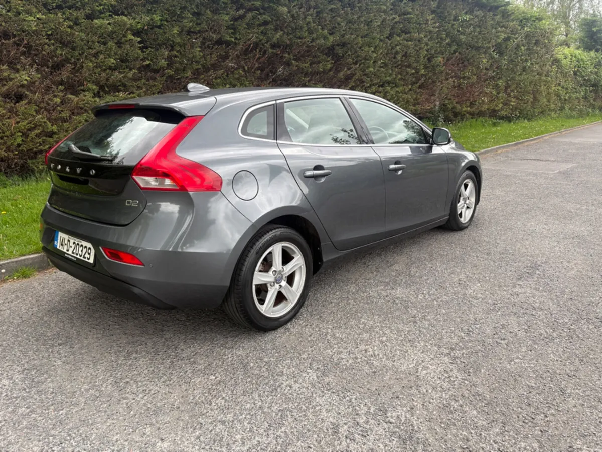 Volvo V40 D2 SE 5DR - Image 3