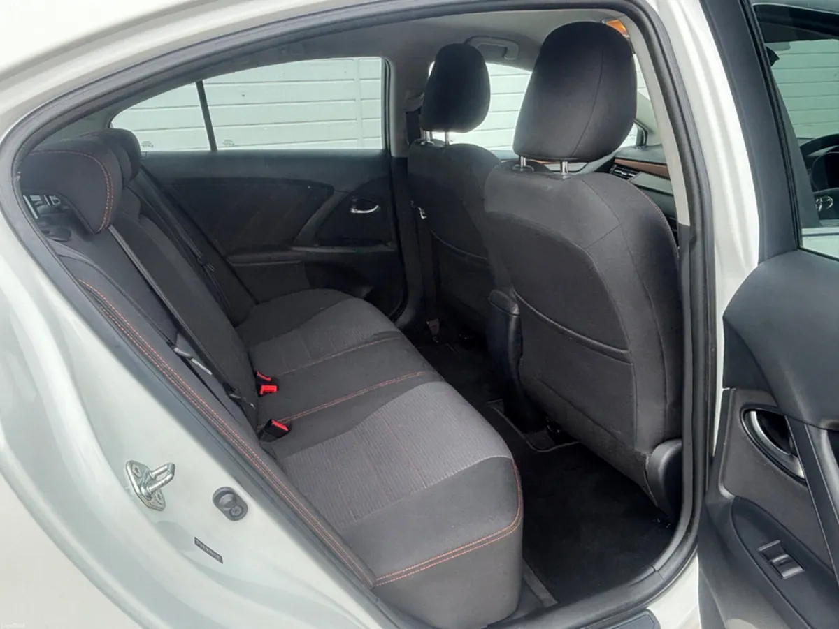 Toyota Avensis 2.0 D LUNA 4DR - Image 4