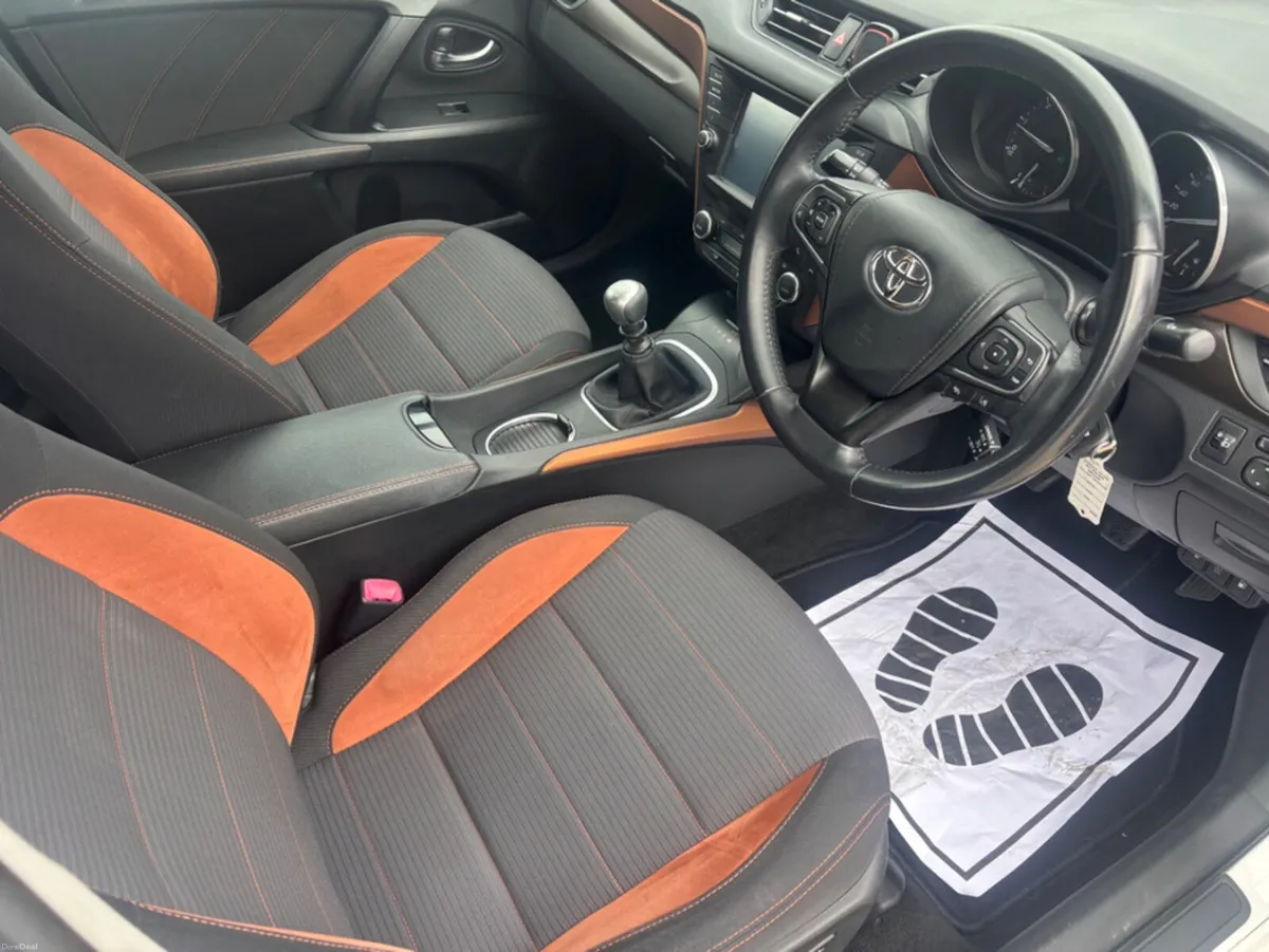 Toyota Avensis 2.0 D LUNA 4DR - Image 2