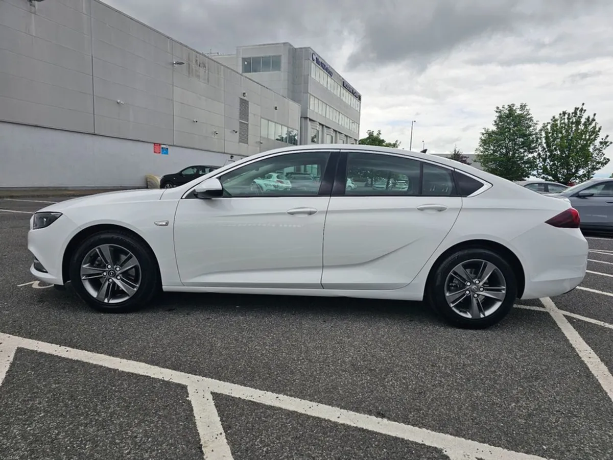 Opel Insignia SRI, 1.5 PETROl, GRAND SPORT, LOW MI - Image 4