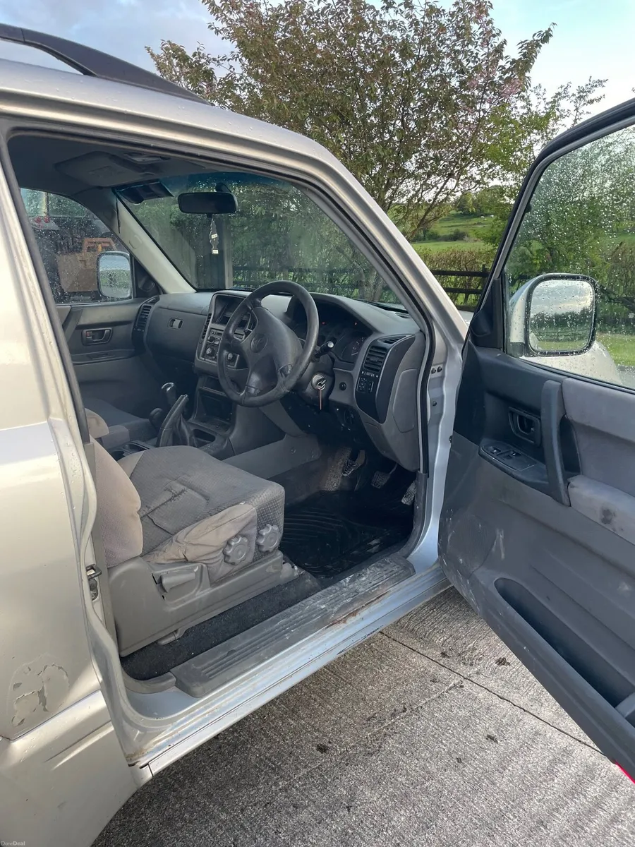Mitsubishi Pajero 2003 whit crvt - Image 5