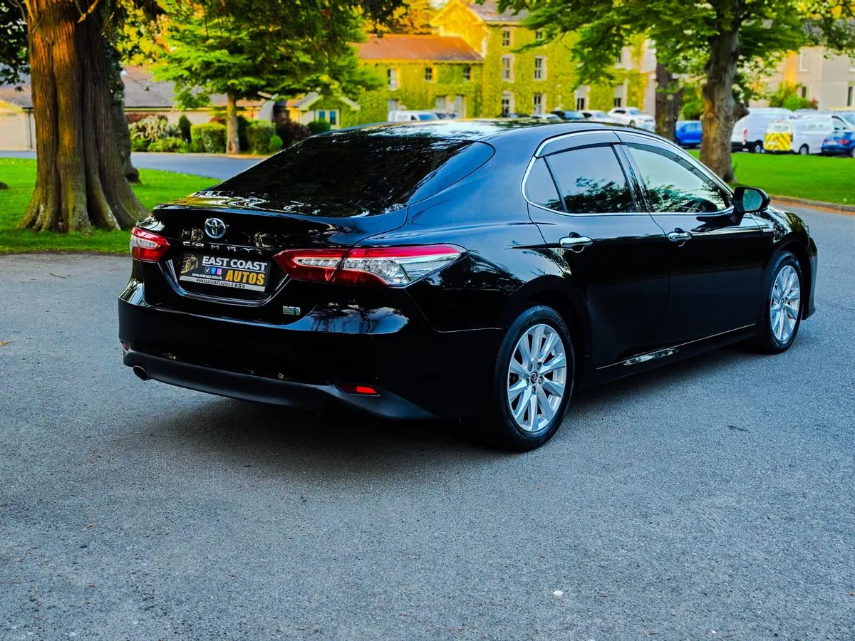2017 Toyota Camry 2.5 Petrol Hybrid Auto G Packge - Image 4