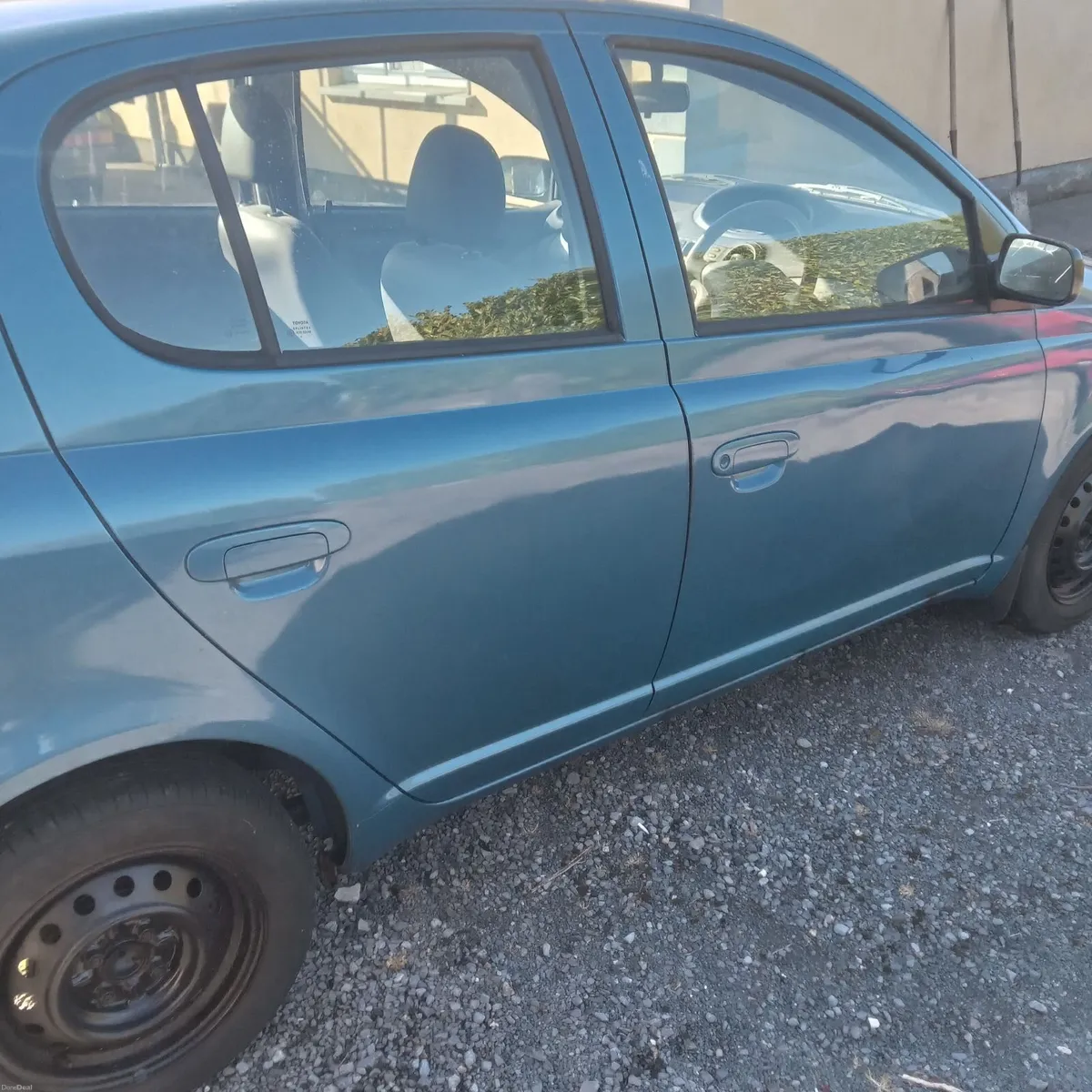 Toyota Yaris 2002 - Image 2