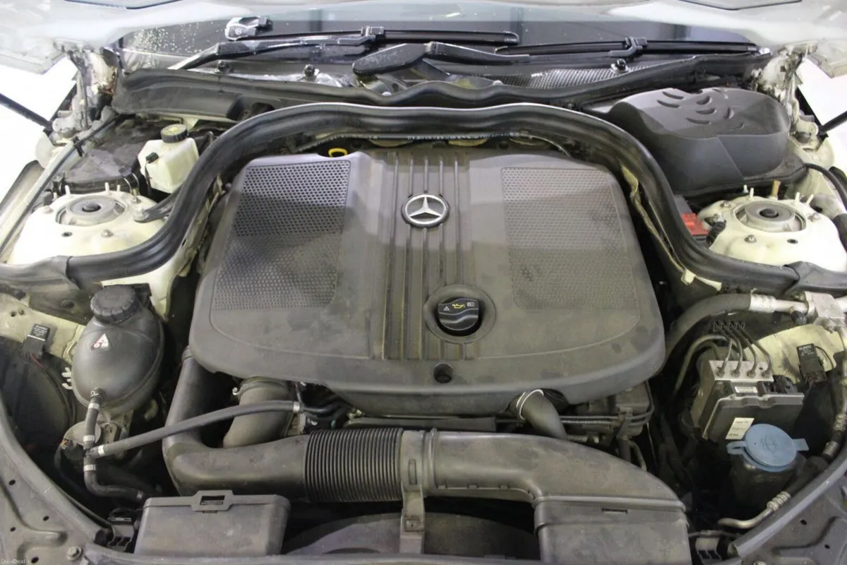 Mercedes-Benz E-Class E 220 CDI BE Avantgarde A/T - Image 4
