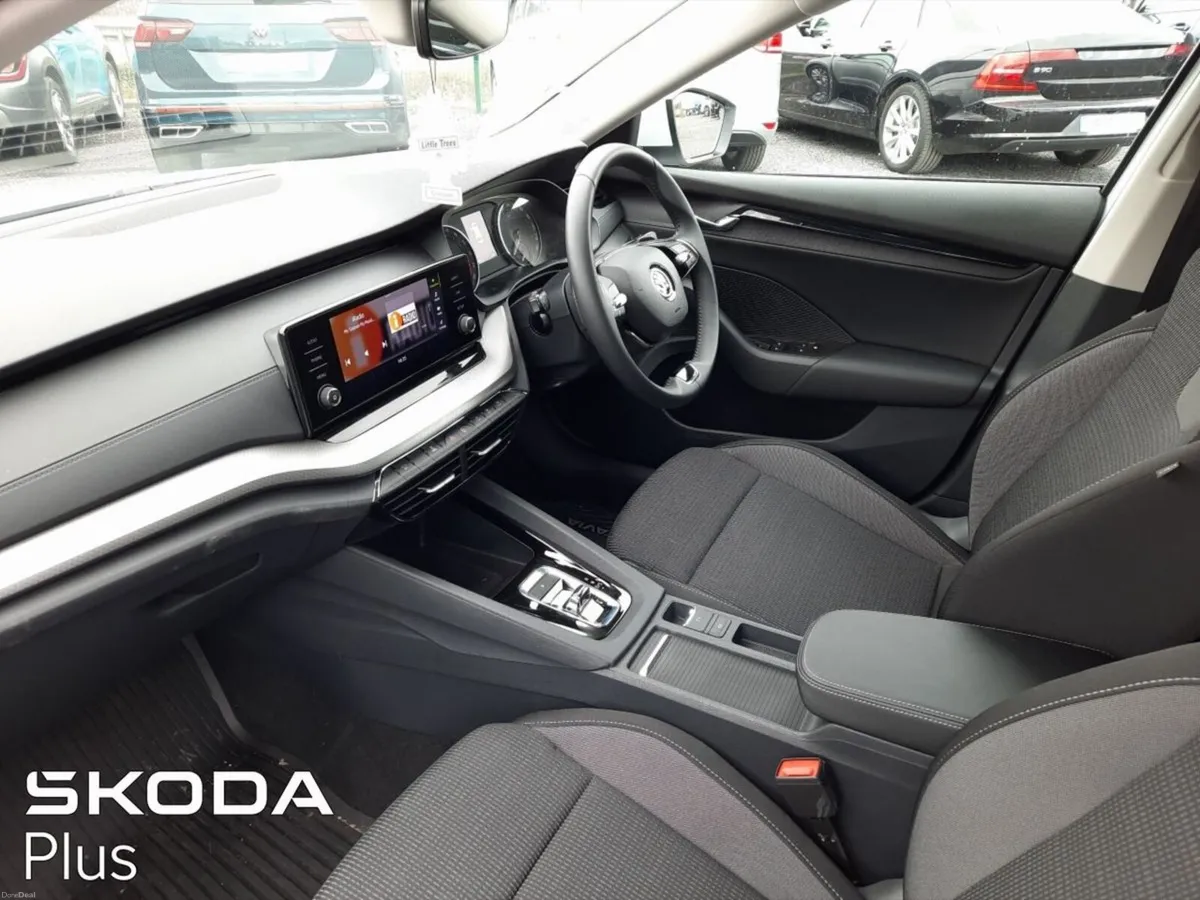 Skoda Octavia COMBI AMBITION 2.0TDI 115HP DSG - Image 4
