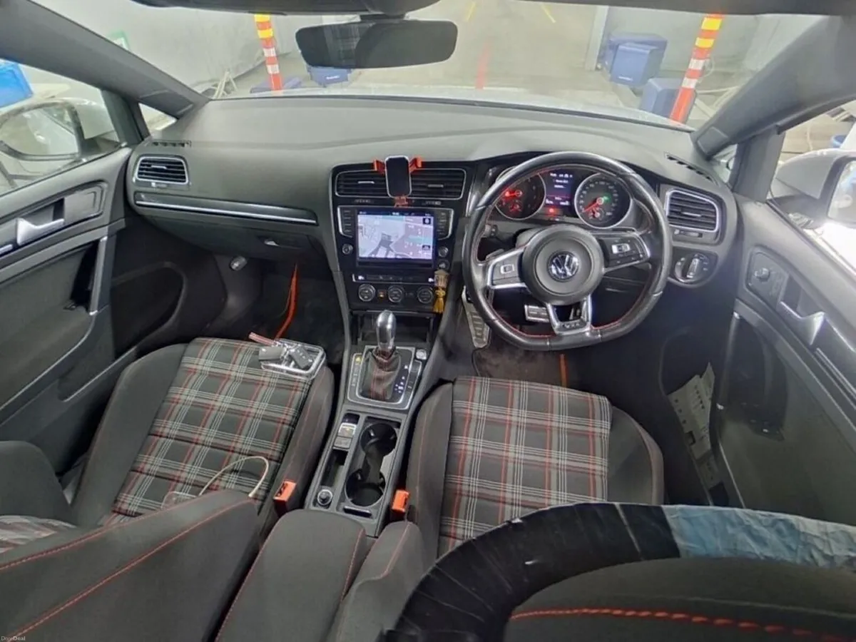 Volkswagen Golf 2.0 AUTOMATIC GTI - FACTORY ALLOYS - Image 3