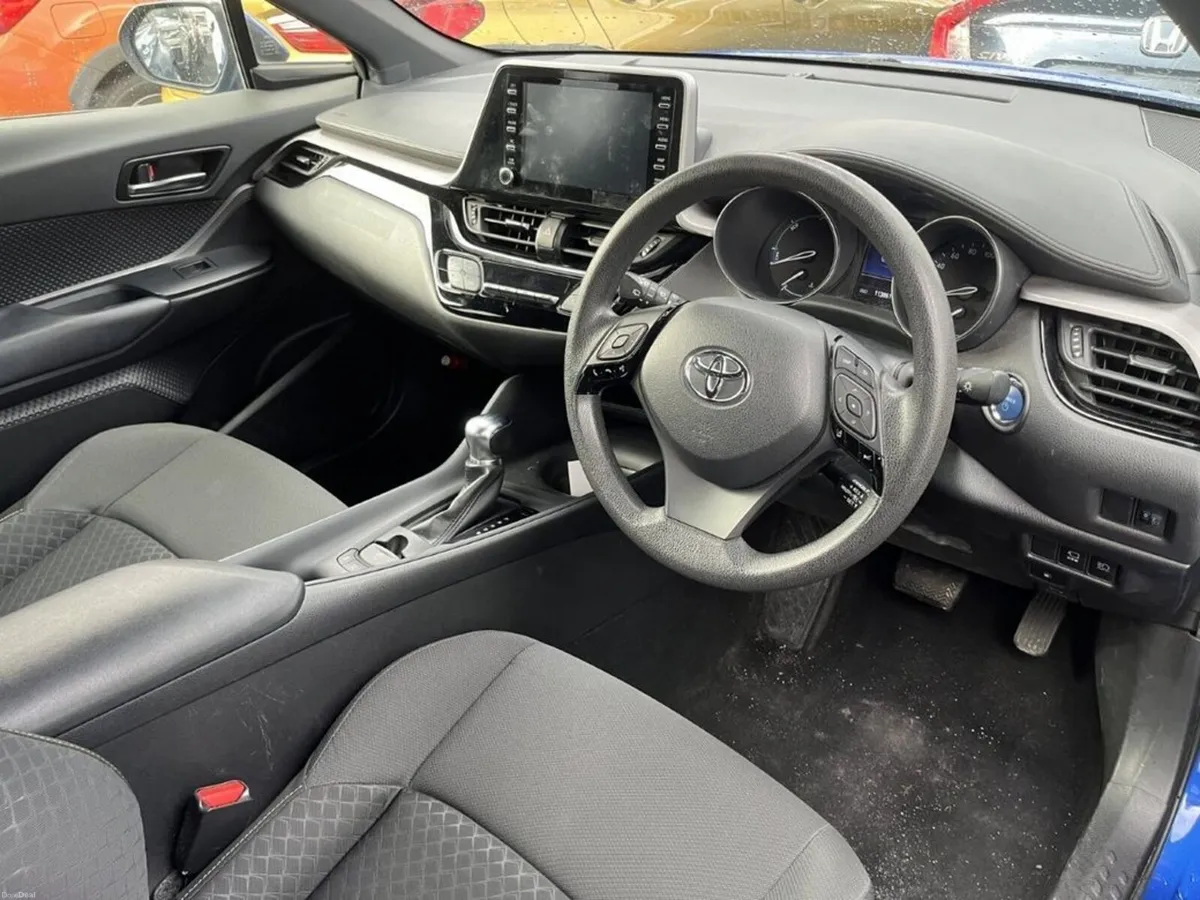 Toyota C-HR 1.8 HYBRID - FACTORY ALLOYS - CRUISE C - Image 3