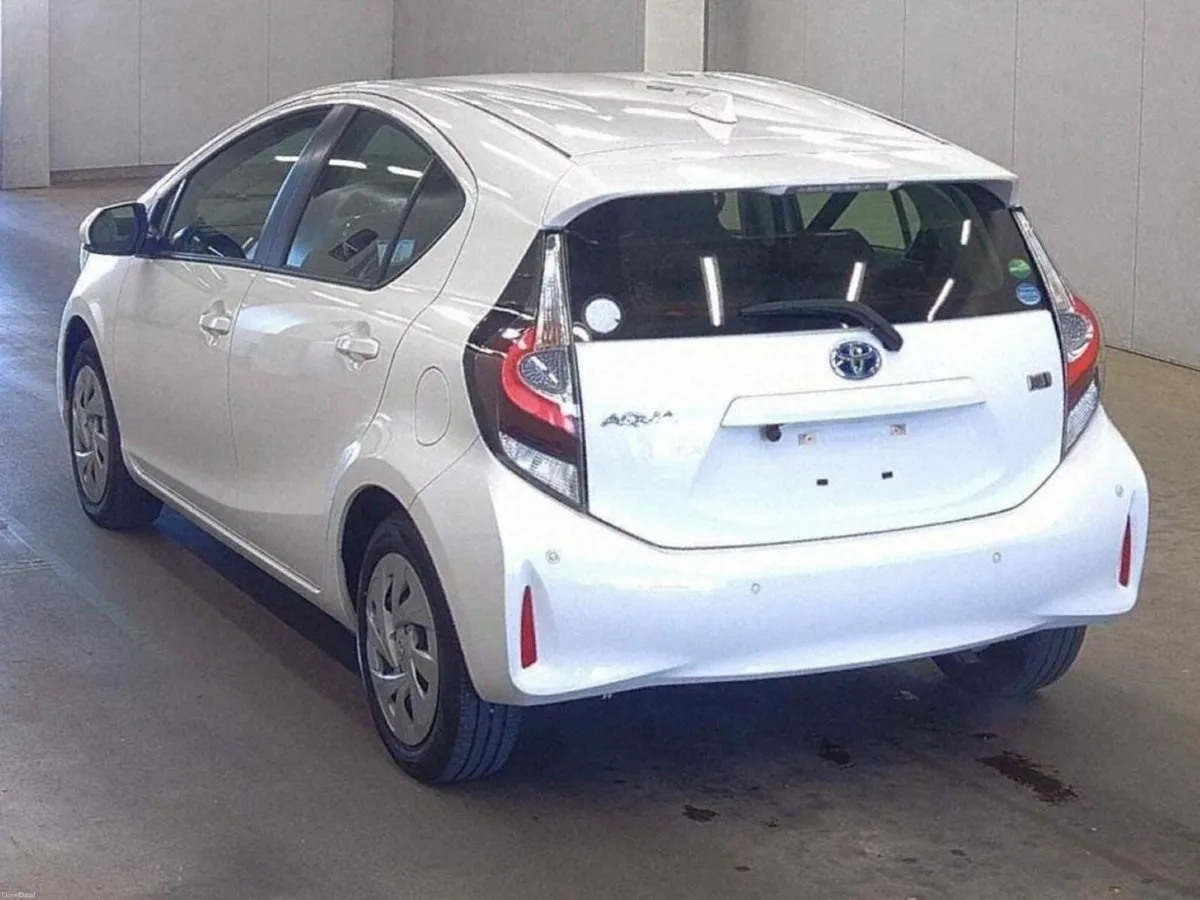 Toyota Aqua 1.5 HYBRID AUTOMATIC - REAR CAMERA/PAR - Image 2