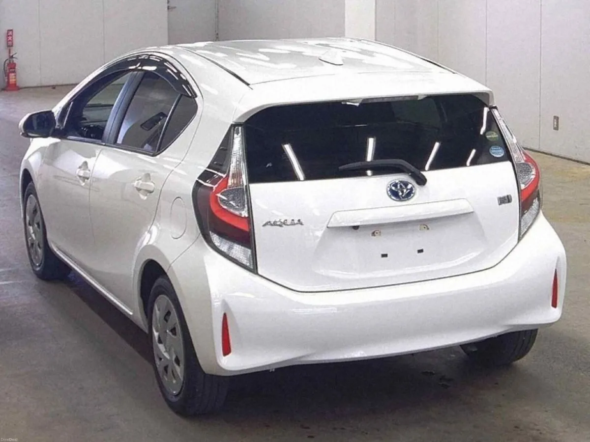 Toyota Aqua 1, 5 HYBRID AUTOMATIC - REAR CAMERA/PA - Image 2